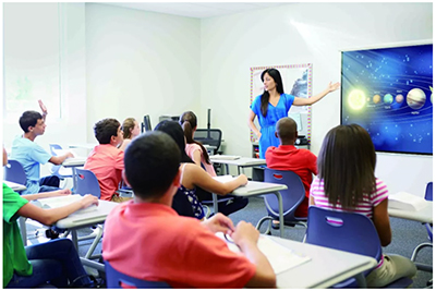 为顺利开学，松下做足了教学投影设备安装、保养、维护工作