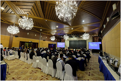 “预见”最美新疆，“携手”并肩前行