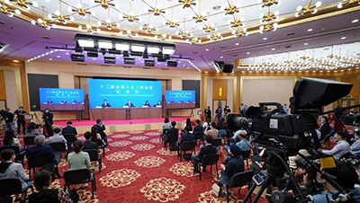 人民日报、新华社纷纷点赞！洲明UMini超高清视频交互助力两会