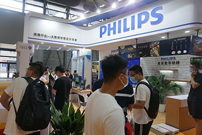 飞利浦携最新商用显示系统亮相中国特许加盟展
