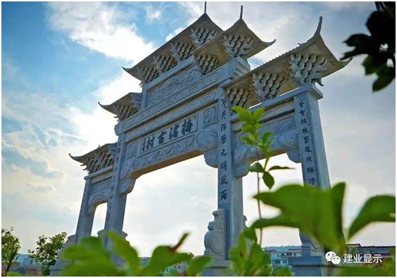 建业显示利用科视Christie投影机打造梅渚古村文旅水秀